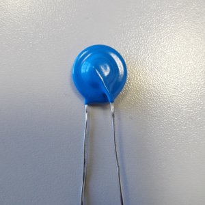 Varistor